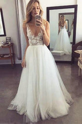 Custom Made V-Neck Tulle Beach Wedding Dresses with Appliques