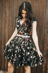 Black V-Neck Floral Embroidered Short Prom Homecoming Dress