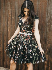 Black V-Neck Floral Embroidered Short Prom Homecoming Dress