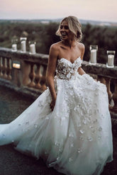 Chic A-Line Sweetheart Boho Wedding Dress with Appliques