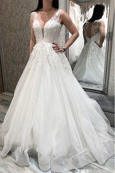 Elegant A-Line Sleeveless Beach Wedding Dress with Lace Applique