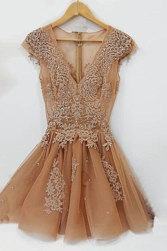 Champagne Tulle Cap Sleeve V-Neck Short Homecoming Dress with Appliques