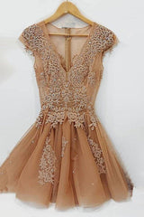 Champagne Tulle Cap Sleeve V-Neck Short Homecoming Dress with Appliques