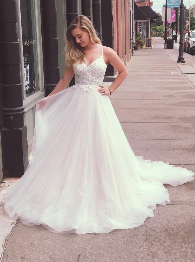A-Line Spaghetti Strap Tulle Applique Wedding Dress