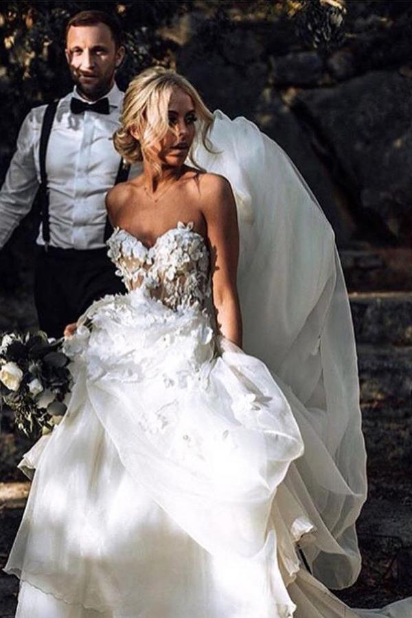 Chic A-Line Sweetheart Boho Wedding Dress with Appliques