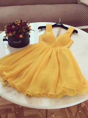 Chic A-Line Yellow V-Neck Short Homecoming Graduation Dress