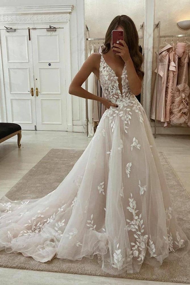 A-Line Lace Vintage Country Beach Wedding Dress with Appliques