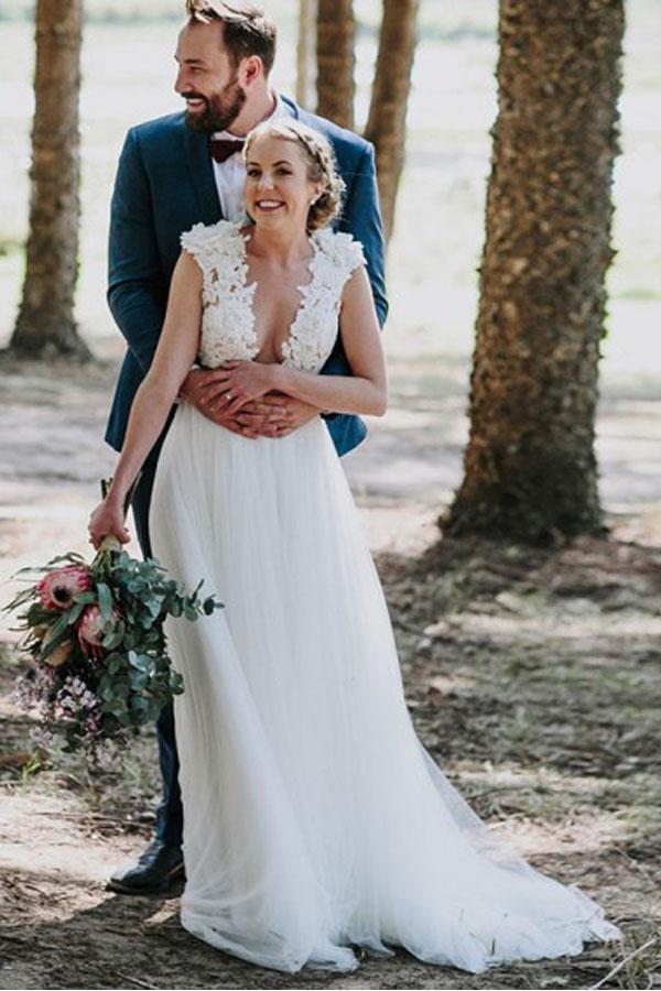 A-Line V-Neck White Tulle Wedding Dress with Lace Appliques