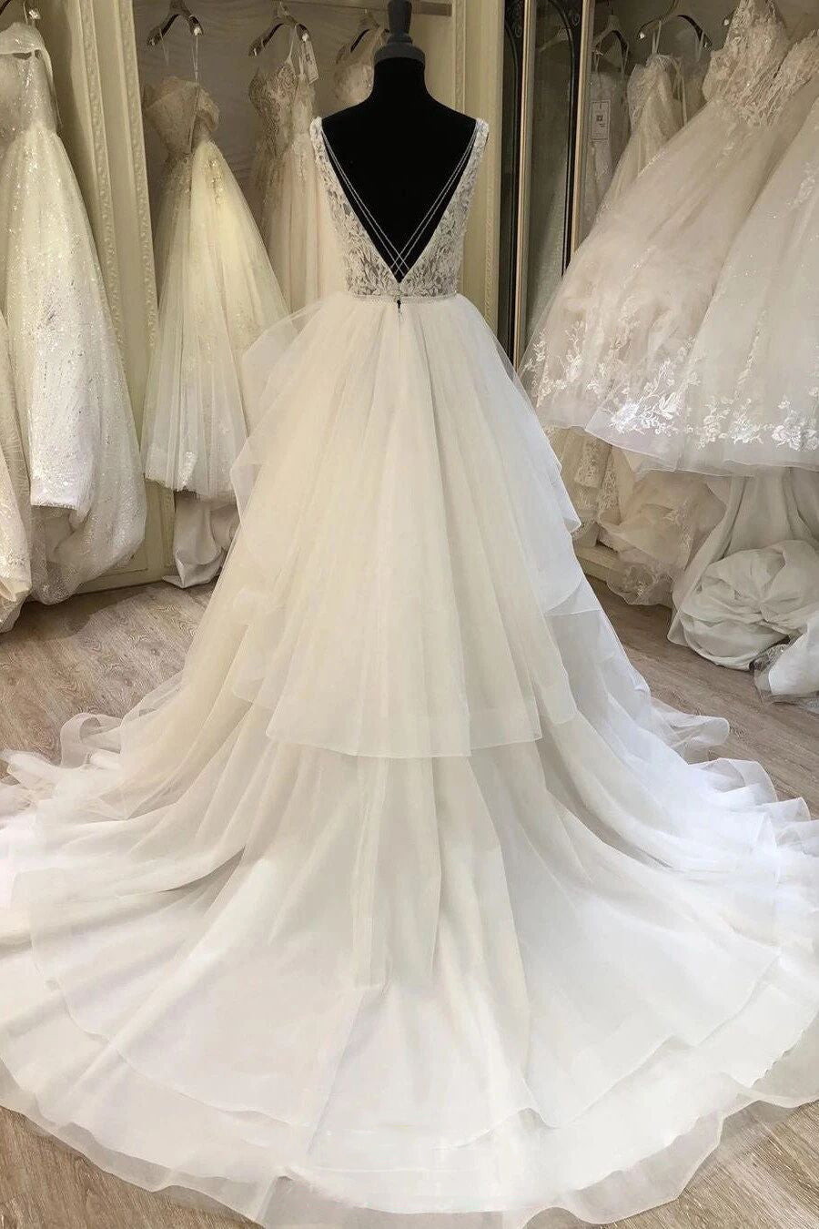A-Line V-Neck Layered Bridal Gown Lace Appliques Wedding Dress