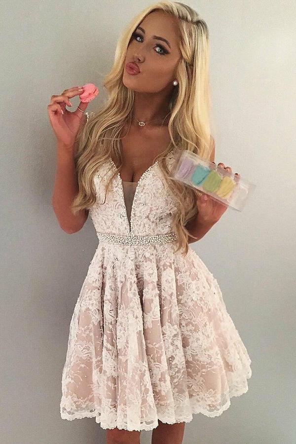 Lace Short Prom Dresses, V-Neck Pleat Homecoming Dress with Beading