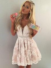 Lace Short Prom Dresses, V-Neck Pleat Homecoming Dress with Beading