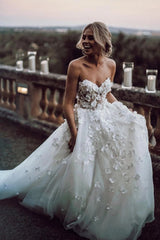 Chic A-Line Sweetheart Boho Wedding Dress with Appliques