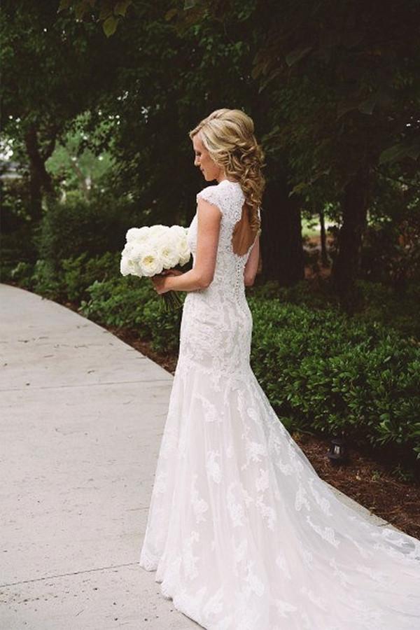 Elegant Lace Applique Sheath Wedding Dress with Keyhole Back