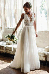 Backless A-Line Beach Wedding Dress with Lace Applique Tulle