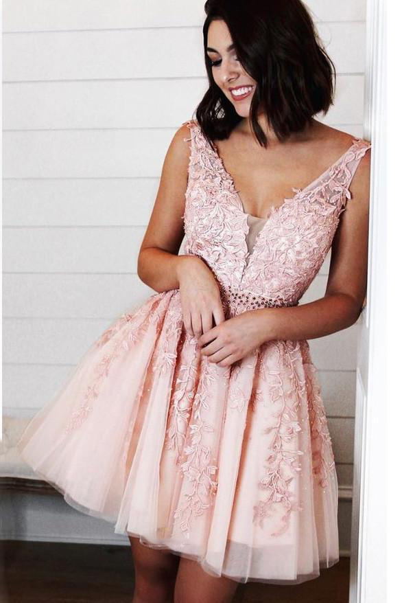 Chic A-Line Tulle Applique V-Back Short Prom Homecoming Dress