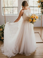 A-Line Sleeveless Tulle Beach Wedding Dress with Lace and Round Neck