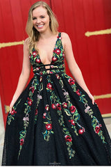 Black Lace Floral Embroidery Long Prom Dress A-Line V-Neck Backless Formal Gown