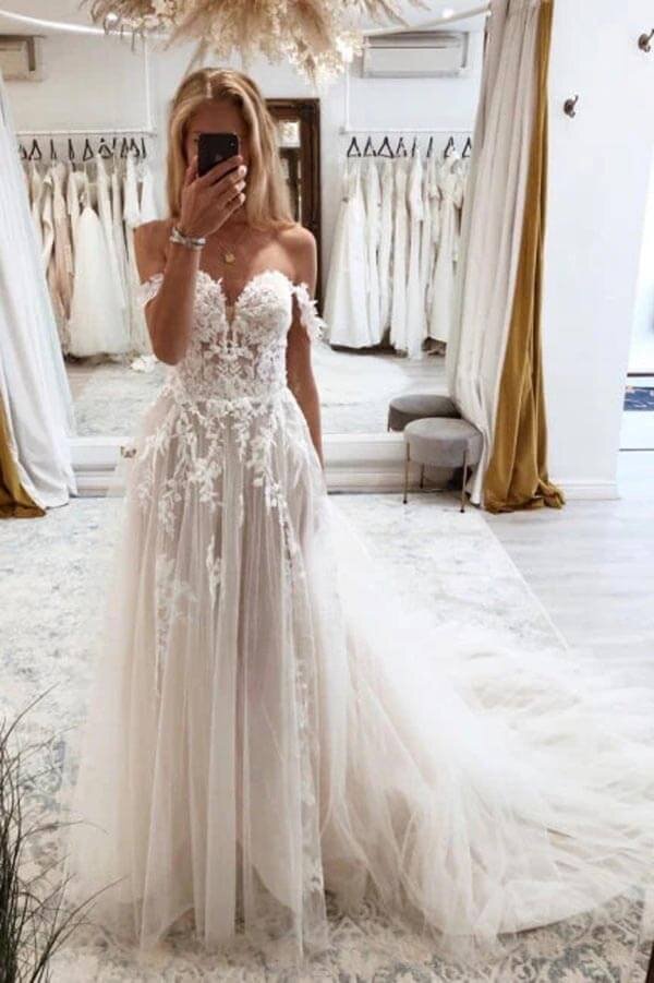 Charming A-Line Sweetheart Lace Applique Tulle Boho Wedding Dress