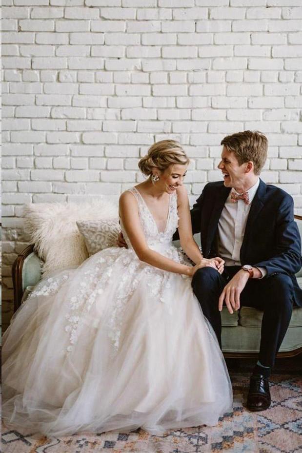 Charming Country Wedding Dress with V-Neck Appliques