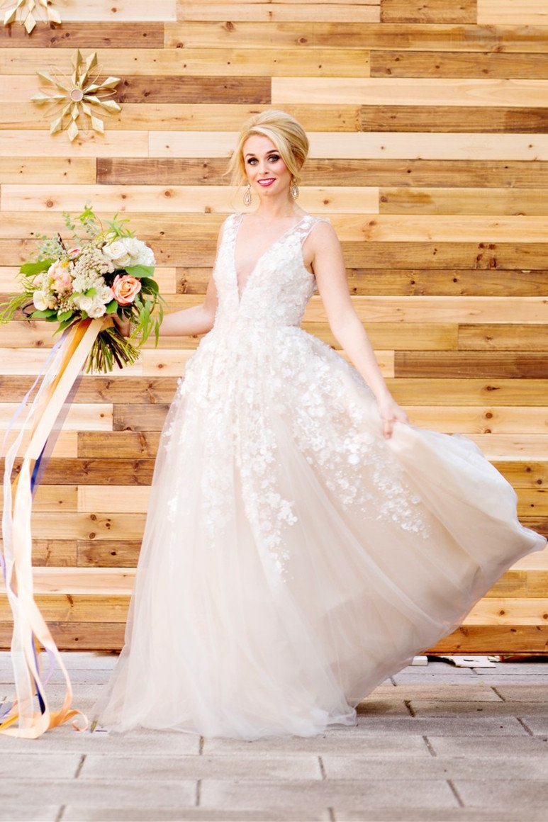 Charming Country Wedding Dress with V-Neck Appliques