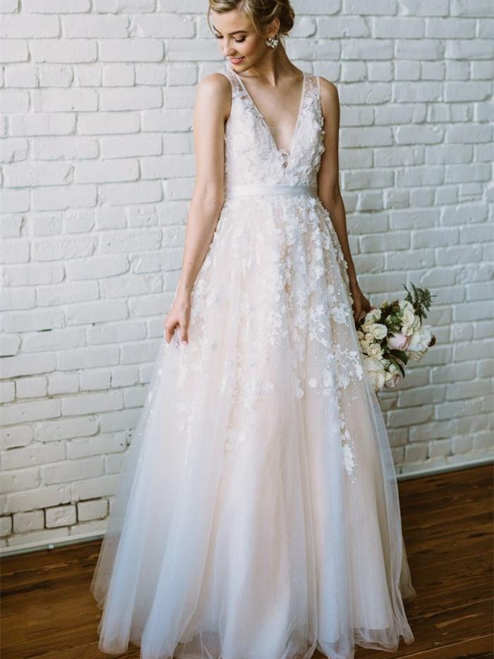 Charming Country Wedding Dress with V-Neck Appliques