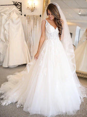 Elegant A-Line Tulle Wedding Dress Spaghetti Straps with Appliques