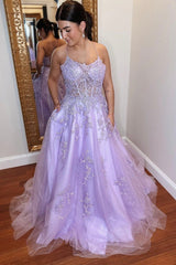 Charming Tulle Long Prom Dress with Lace Appliques