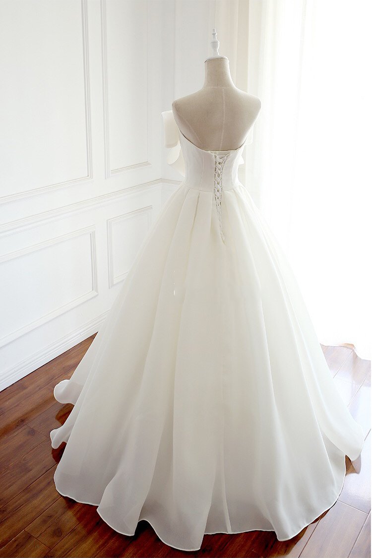 Ball Gown Sleeveless Wedding Dress with Cute Bowknot