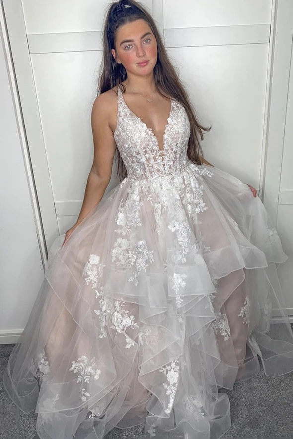Stylish V-Neck Tulle Long Prom Dresses with Appliques, Princess Graduation Gown