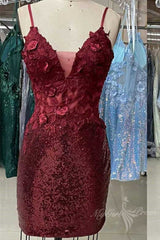 Spaghetti Straps Burgundy Sequins Tight Homecoming Dresses with Applique