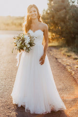 A-Line Sweetheart Tulle Floor-Length Wedding Dress with Lace Top