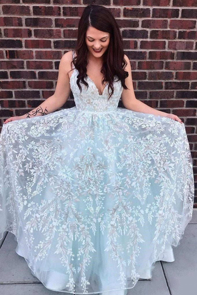 Spaghetti Straps Tulle V-Neck Long Prom Dresses with Beaded Appliques