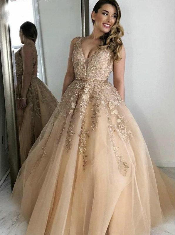 Elegant V-Neck Tulle Prom Dress with Lace Applique and Beading
