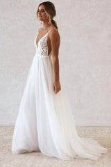 Boho A-Line V-Neck Tulle Spaghetti Straps Beach Wedding Dress with Lace