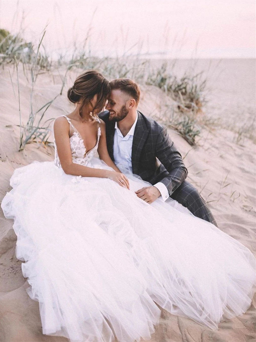 Popular A-Line V-Neck Tulle Beach Wedding Dresses with Appliqued