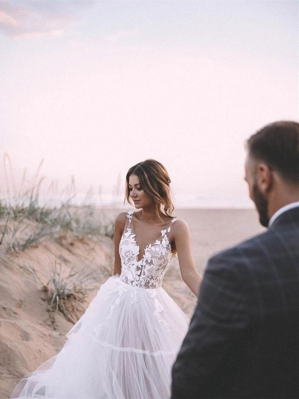 Popular A-Line V-Neck Tulle Beach Wedding Dresses with Appliqued