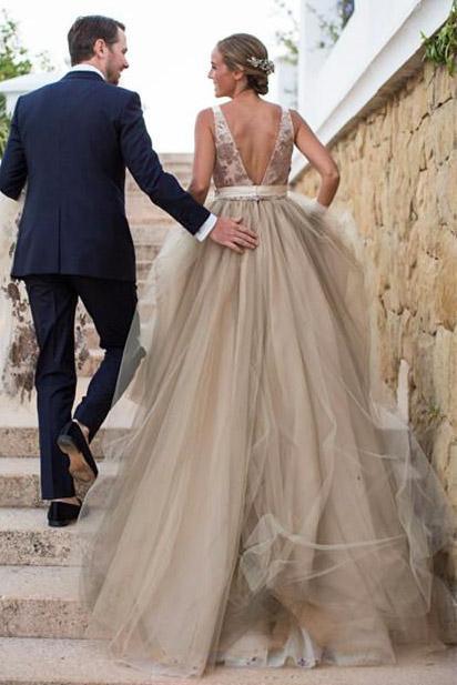 Deep V-Neck A-Line Tulle Wedding Dress with Lace Appliques