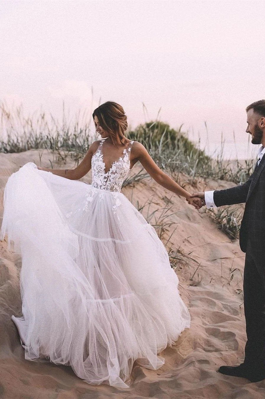 Popular A-Line V-Neck Tulle Beach Wedding Dresses with Appliqued
